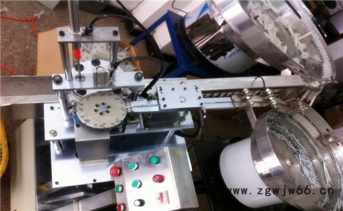 自动组装机 深隆ST-ZZ184电池弹簧自动组装机 机械制造行业自动化组装设备系统方案设计订制 弹簧全自动组装机非标价格图4