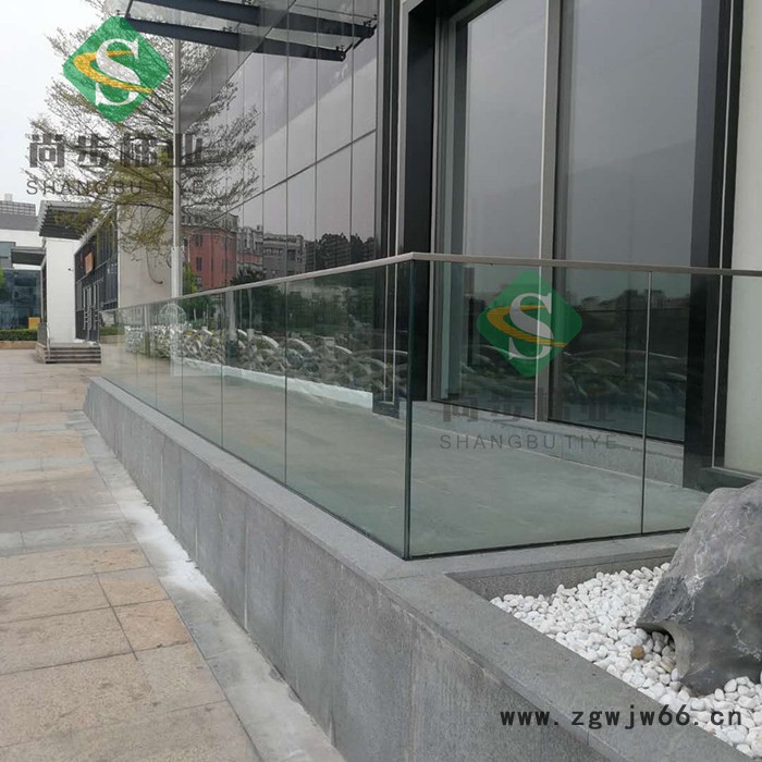 尚步梯业铝合金玻璃固定底槽U型铝槽62*102/67*102楼梯预埋玻璃扶手卡槽固定边框带铝合金本色喷涂配紧固件胶条饰盖图4