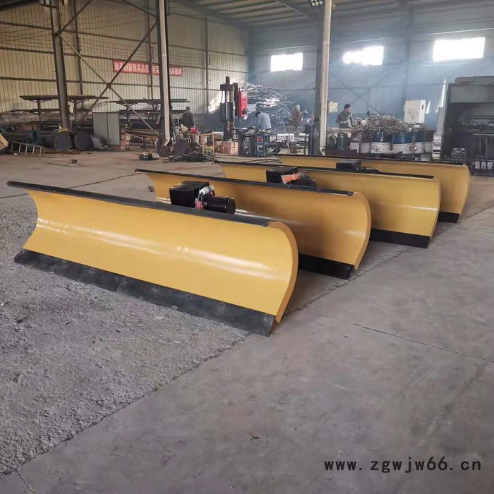 5吨型叉车 除雪铲厂家 工厂叉车前面装除雪板 2米宽叉车雪铲 带弹簧避障式雪铲子图3