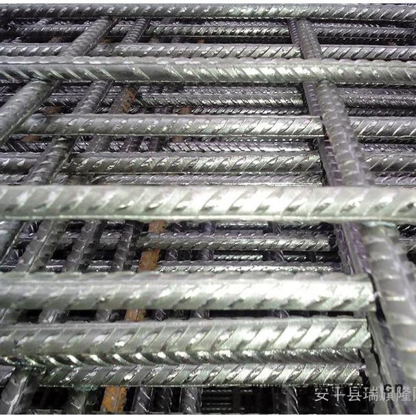 瑞旗隆厂家供应钢筋网片 弹簧钢筋网片 绑扎钢筋网片 脚踏钢筋网片 河北钢筋网片现货直销图3