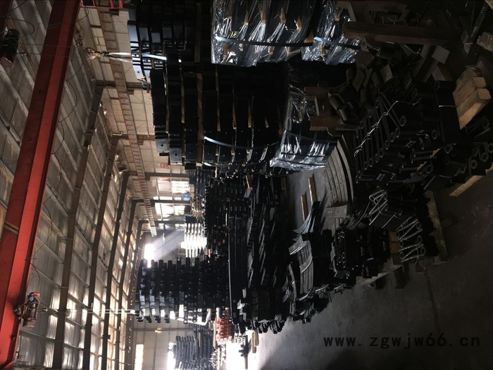 南峻5815后75*18钢板悬架弹簧总成图4