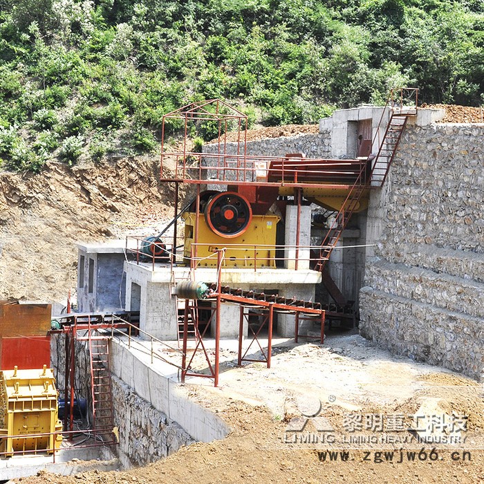 中碎采用弹簧圆锥破碎机 细碎采用5X制砂机 鄂式破碎机破碎磷矿石图4