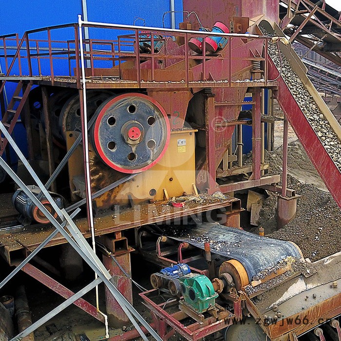 中碎采用弹簧圆锥破碎机 细碎采用5X制砂机 鄂式破碎机破碎磷矿石图5