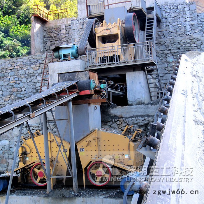 中碎采用弹簧圆锥破碎机 细碎采用5X制砂机 鄂式破碎机破碎磷矿石图3