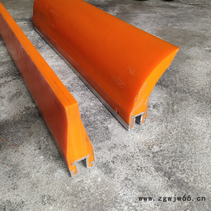 马丁清扫器头部聚氨酯清扫器马丁轻型清扫器重型聚氨酯清扫器弹簧清扫器整体铝芯高分子刮板图3