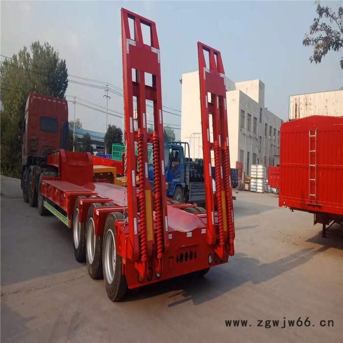 厂家定制100吨重型机械运输车 13米弹簧爬梯式拖车 轻型13.75米低平板半挂车标准价格图6