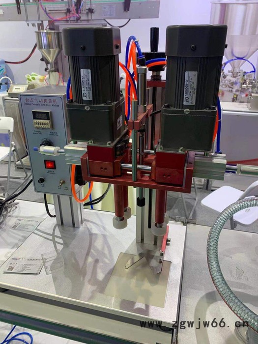 喷雾鸭嘴盖拧盖设备 夹瓶旋盖机 喷头式消毒液搓盖机图3