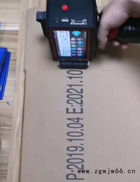 南宁手动手持喷码机DQ200可旋转喷头调整字符高度，同时还可加粗字体图4