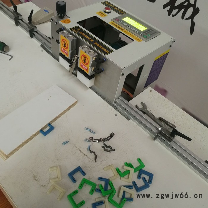 供应木工家具开槽机 打孔机 打眼机 侧孔钻 适用于弹簧片连接件 U型连接件 三合一连接件的开槽打孔**欢迎洽谈。图6