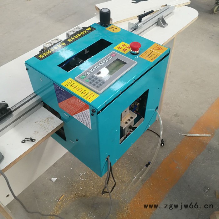 供应木工数控开槽打孔一体机 适用于U型隐形连接件 三合一连接件 弹簧片连接件的开槽打孔**价格优惠欢迎洽谈。图7