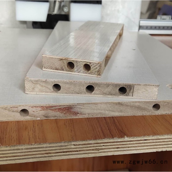 供应木工数控开槽打孔一体机 适用于U型隐形连接件 三合一连接件 弹簧片连接件的开槽打孔**价格优惠欢迎洽谈。图2