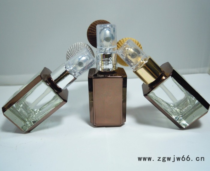 ODM35ml金色电镀方形瓶配18mm螺口喷粉气囊喷头喷粉瓶 喷粉气囊图2