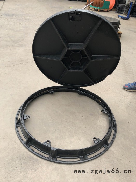 球墨铸铁井盖圆形D400标准铁制井盖市政道路绿化给排水电力防火井盖山东淄博井盖源头厂家岳峰井盖700x800mm图7
