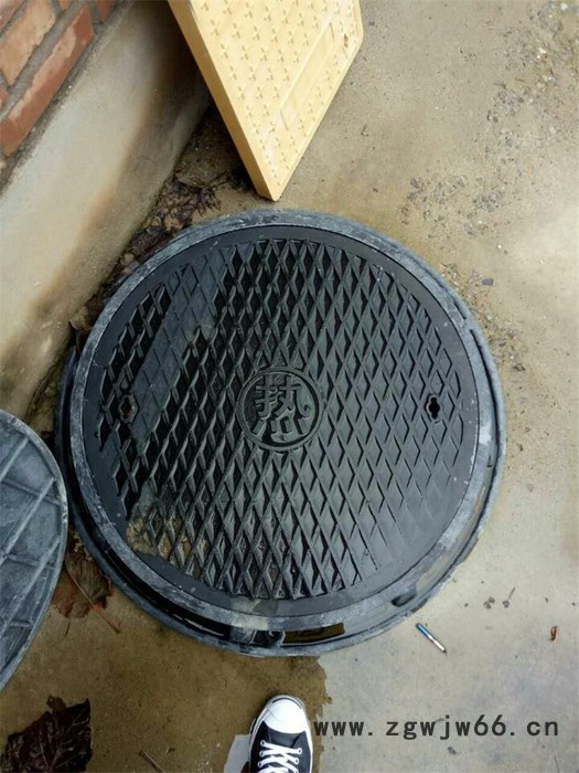 莱芜 加油站用井盖 万诚 玻璃钢通讯检查用井盖 雨水井盖图3