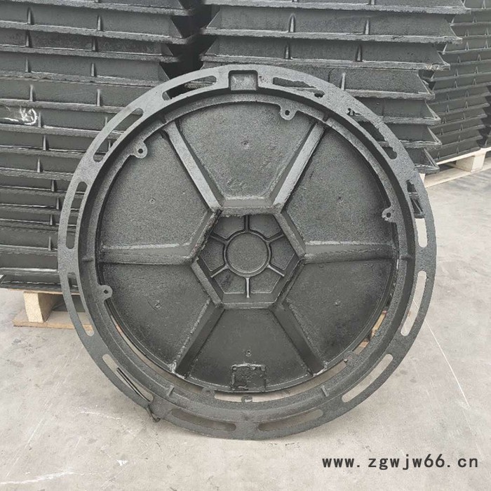 球墨铸铁井盖圆形井盖铁制市政防移位普重井盖山东**直径700mm承重10吨图4