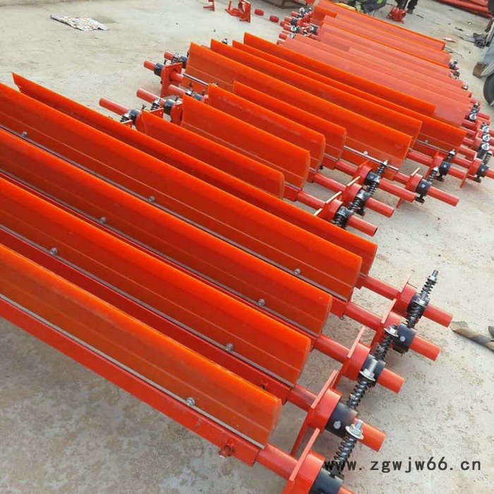 天向皮带机滚筒清扫器 输送带滚筒清扫器 滚筒皮带清扫器图6