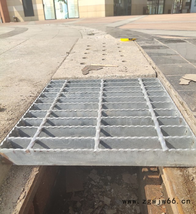 定做排水沟盖板地下车库过车井盖热浸锌花纹钢格栅盖板载重10吨图3