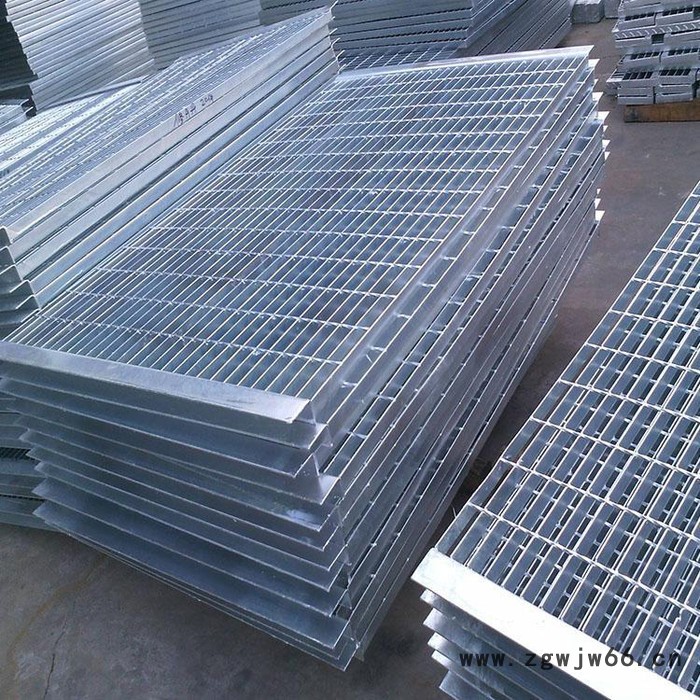 楼梯踏步板厂家镀锌板水沟金属竖井盖板对心花纹钢盖板热镀锌雨水盖板可定制图4