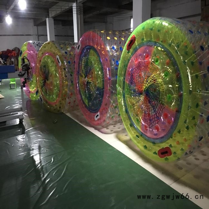 天津华津气模生产销售水上彩灯滚筒 充气水上滚筒香蕉船雪地气模图2