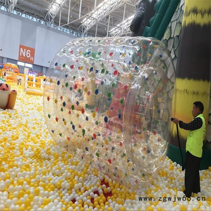 天津华津气模生产销售水上彩灯滚筒 充气水上滚筒香蕉船雪地气模图5