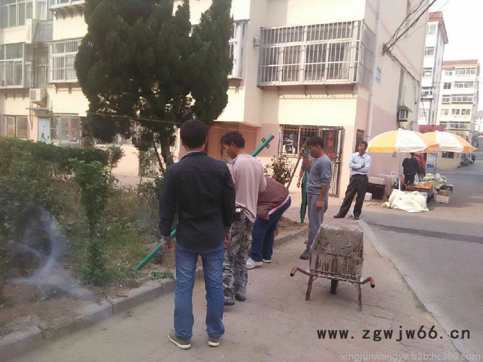 供应    威海护栏    荷兰网   井盖   沟盖板图4