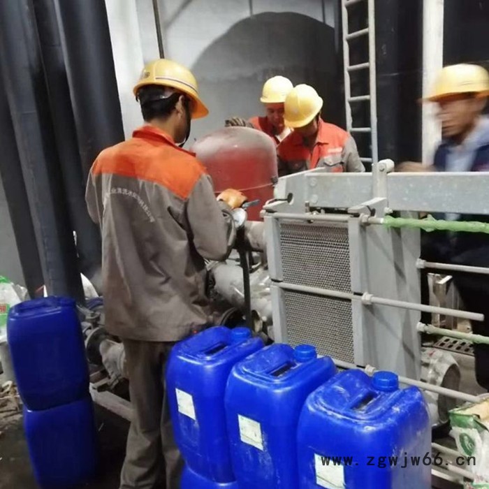 德清某薄膜制造公司拉伸滚筒、轧辊冷却系统化学除垢清洗工程 辊筒清洗图2