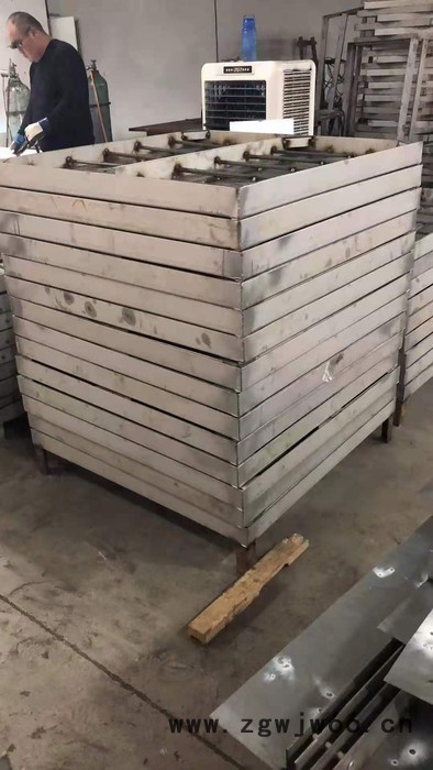 远帆 不锈钢  不锈钢装饰井 不锈钢排水沟盖板 不锈钢格栅  不锈钢井盖 不锈钢隐形井   厂家定制图4