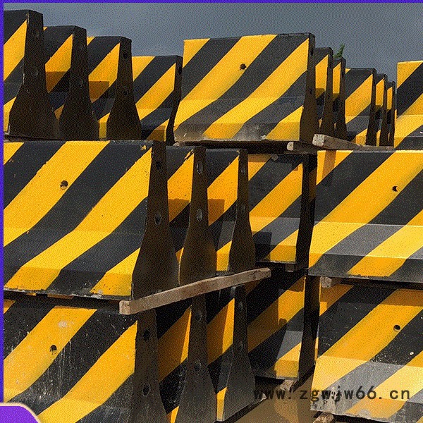 东鑫建基水泥盖板 钢筋混凝土电线杆  桥梁盖板  仿木栏杆  植草砖  水泥管 沙井盖 路侧石 隔热砖 透水砖  水泥柱