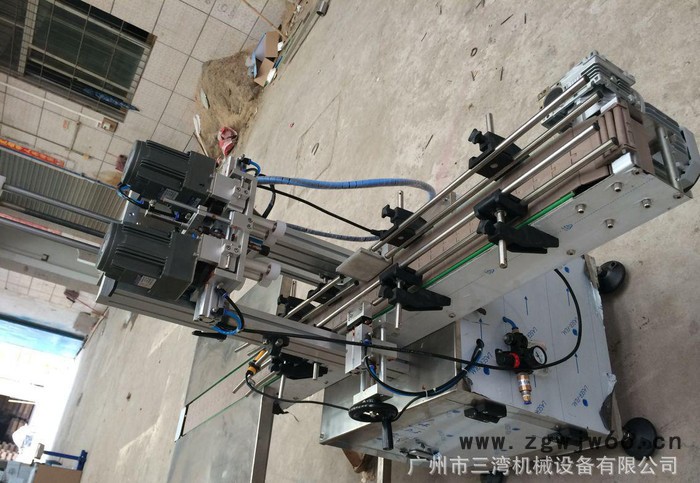 广州机械多功能自动鸭嘴式/喷头式锁盖/全自动灌装旋盖机图3