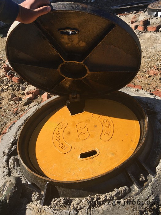 供应兴华铸铁井盖 球墨铸铁井盖 雨水井盖图3