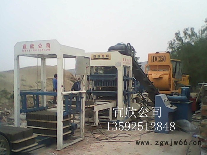 河南宜欣4-15水泥雨水篦子砖机厂家 混凝土井盖篦子预制块制砖机 圆形水泥盖板砖机设备图3