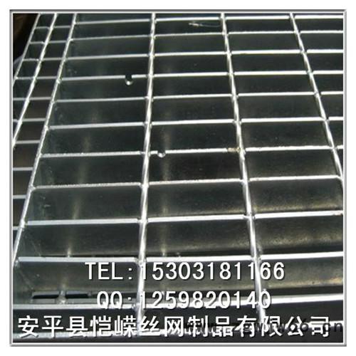 朔州烤漆房钢格栅板 热镀锌地下室商场集水井盖 钢踏步板一平多少钱图2