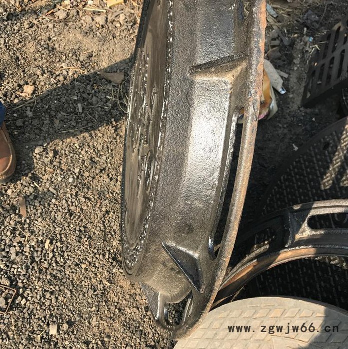 兴华  重型  铸铁井盖 加工定做各种异型井盖及铸件 不锈钢井盖厂家图2