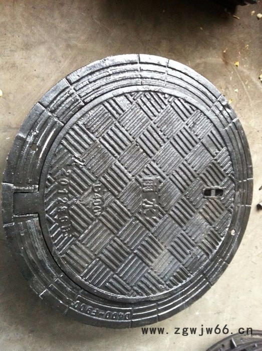 德信管业铸铁井盖 球墨铸铁井盖价格低图3
