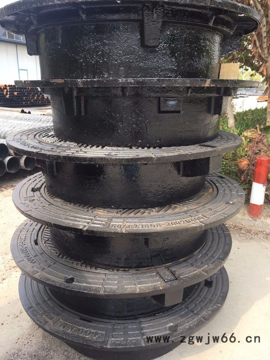 德信管业铸铁井盖 球墨铸铁井盖价格低图4