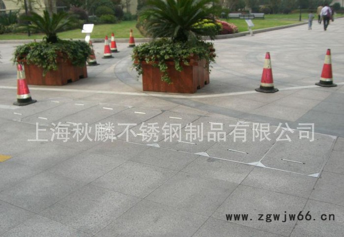 如图隐形不锈钢井盖图2