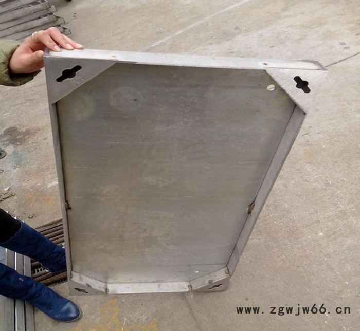 厂家专业定制不锈钢方形隐形井盖　不锈钢装饰井盖　非标加工图1