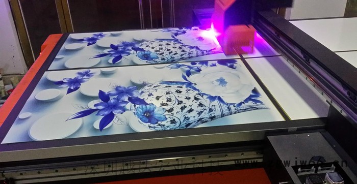山东橱柜门平板喷绘机 UV型工业喷头彩印机 越达**万能打印设备图3