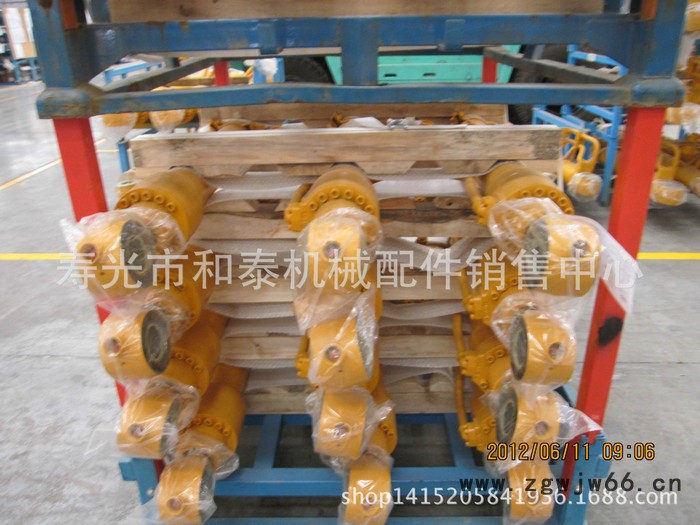 经销批发雷沃二臂油缸各种硬管管夹原厂油缸图3