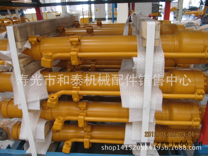 经销批发雷沃二臂油缸各种硬管管夹原厂油缸图2