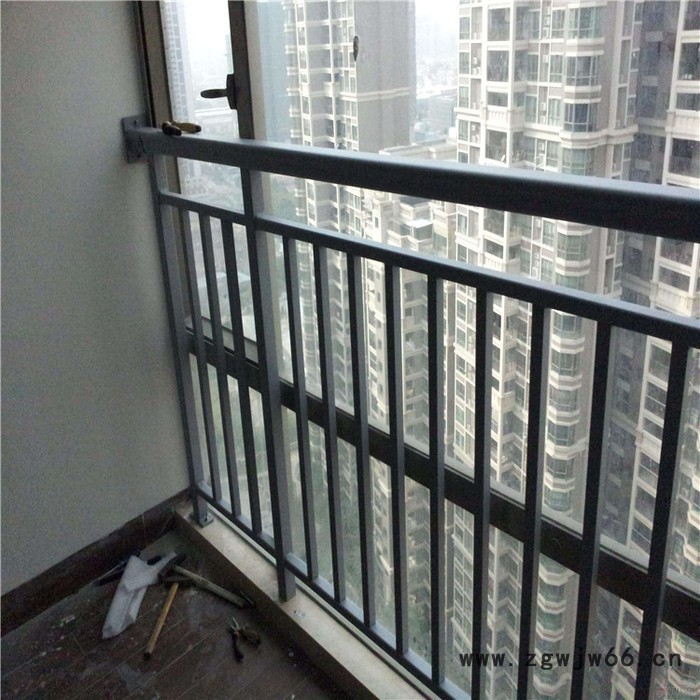 室外阳台护栏 别墅露台护栏 32凹型管夹玻璃阳台护栏图5