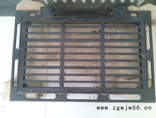 供应鑫盾各种规格球墨井盖.井箅子.钢纤维砼污井盖图2