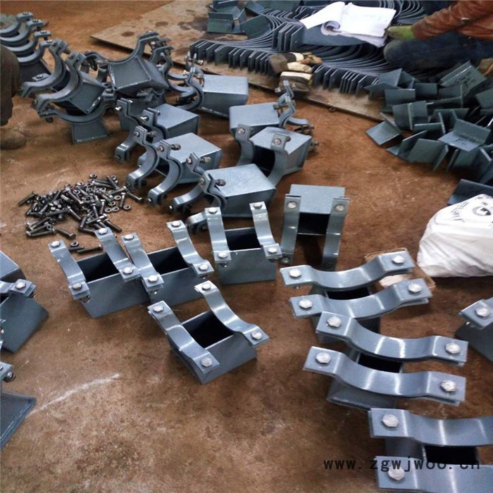 Z4管夹导向支座,管夹滑动支座,管道支座,齐鑫实体图3