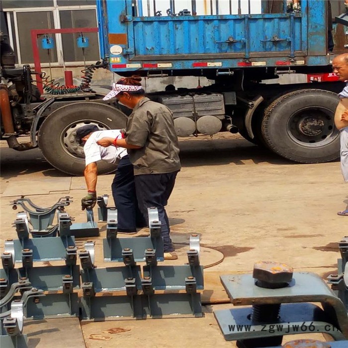 Z4管夹导向支座,管夹滑动支座,管道支座,齐鑫实体图4