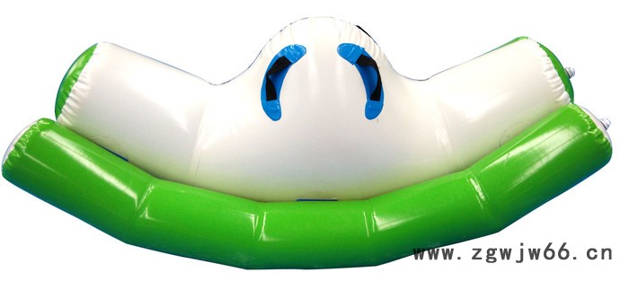 华予游乐**水上休闲运动器材，水上步行球，水上滚筒，水上压板，水上陀螺，水上漂浮物，充气水上乐园，移动水上乐园批发图4