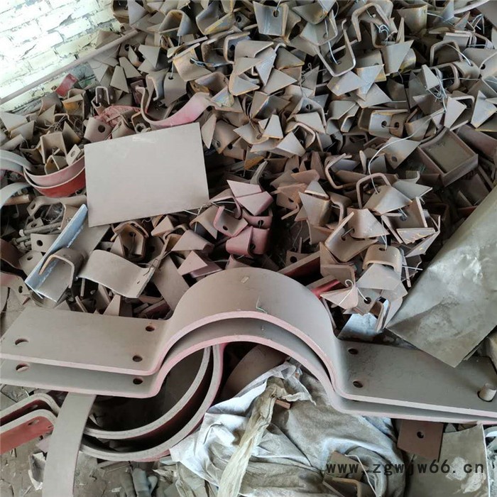 齐鑫105 立管管夹 夹式滑动支座 立管管担 三孔管夹 汽水发电厂配件图4