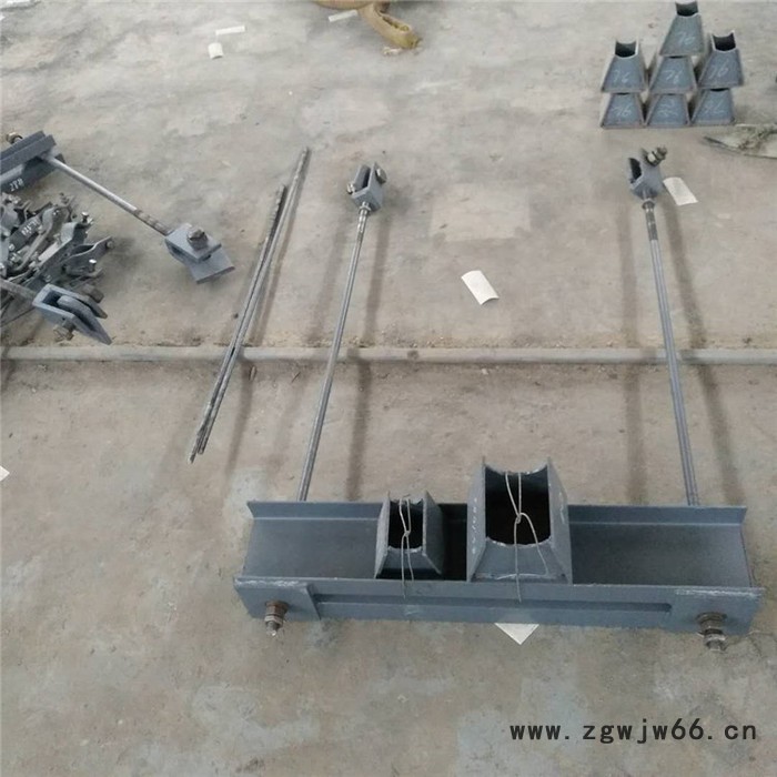 SS1-R325水平管道双拉杆管夹吊架 水平管横担管夹 河北齐鑫供应图2