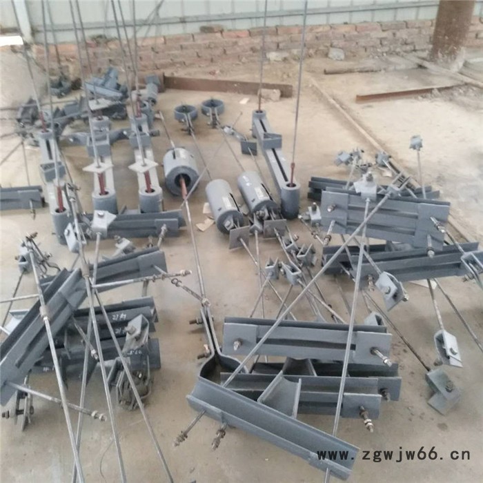 SS1-R325水平管道双拉杆管夹吊架 水平管横担管夹 河北齐鑫供应图3