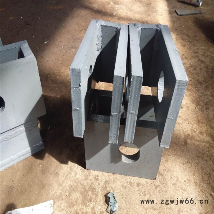 齐鑫供应DB-4立管吊耳，管夹支座，固定支座图3