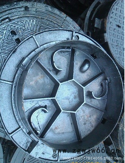 直销  高品质弹簧球墨铸铁井盖DN700/800图3